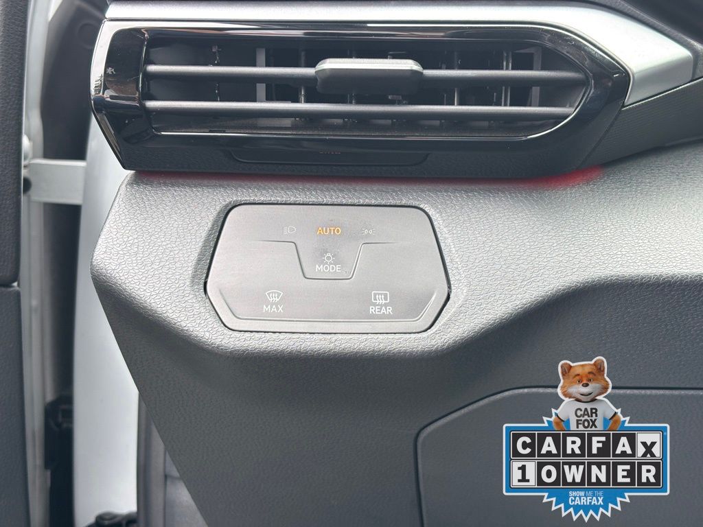 Vehicle image 24 of 28
