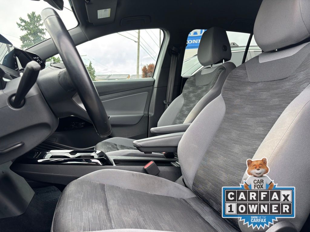 Vehicle image 14 of 28