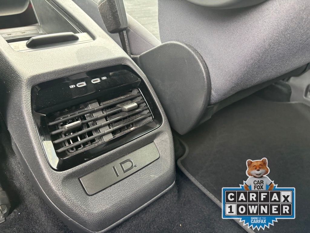 Vehicle image 20 of 28