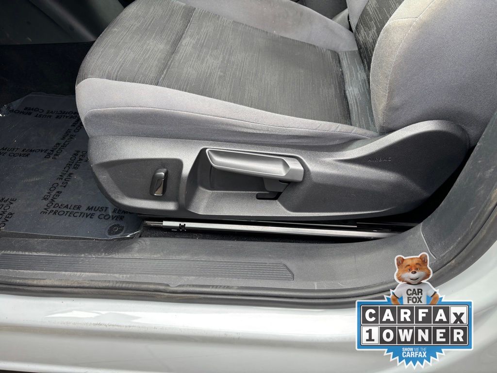 Vehicle image 23 of 28