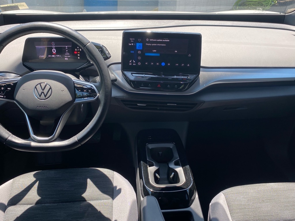 Vehicle image 8 of 18