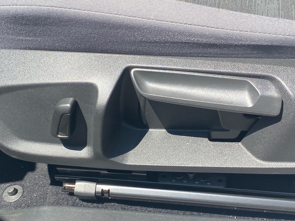 Vehicle image 10 of 18