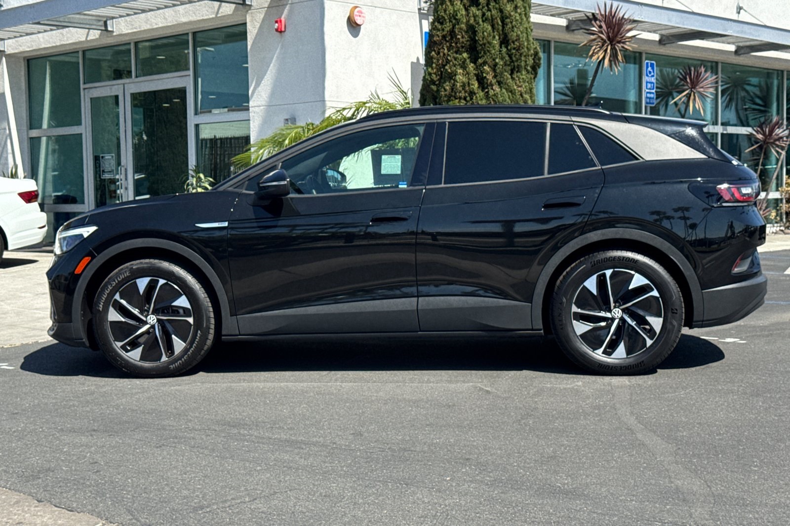 2021 Volkswagen ID.4 Pro Image 9 of 31