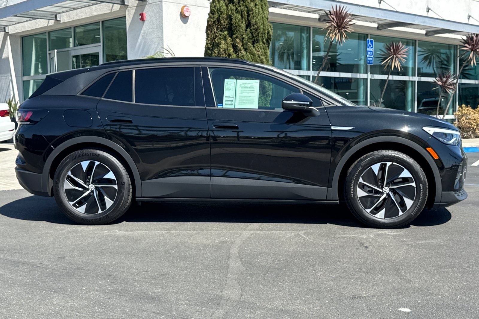 2021 Volkswagen ID.4 Pro Image 5 of 31