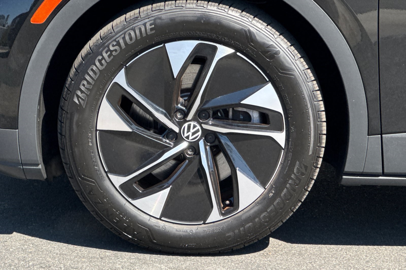 2021 Volkswagen ID.4 Pro Image 10 of 31