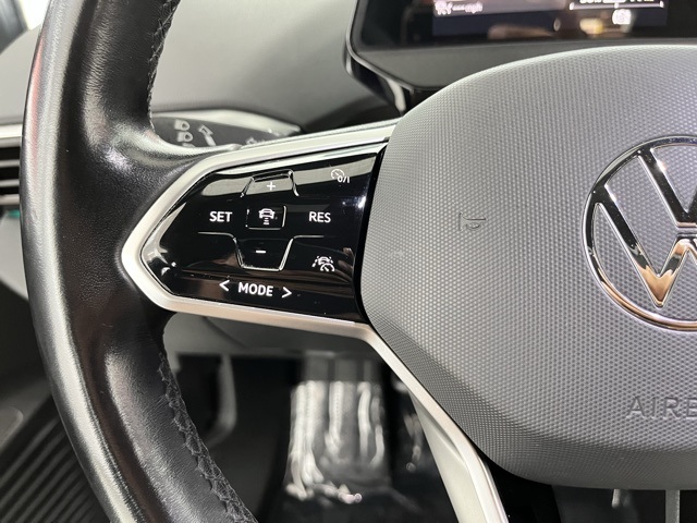 Vehicle image 38 of 95