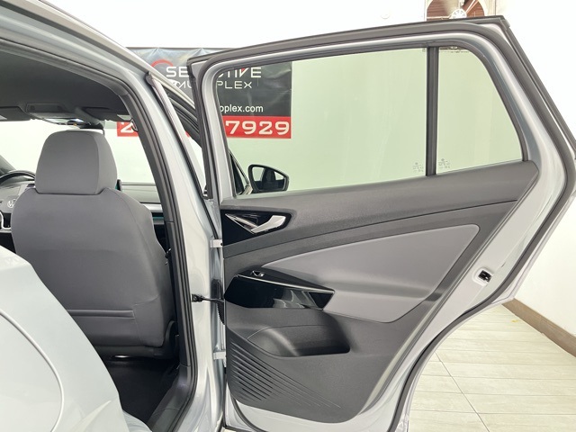 Vehicle image 79 of 95