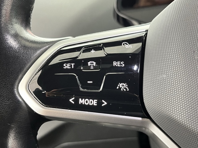 Vehicle image 70 of 95