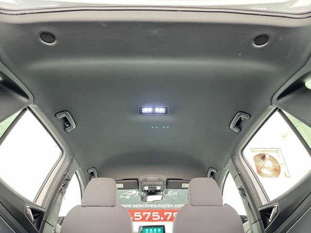 Vehicle image 36 of 95