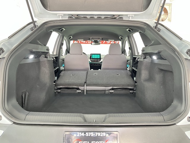 Vehicle image 20 of 95