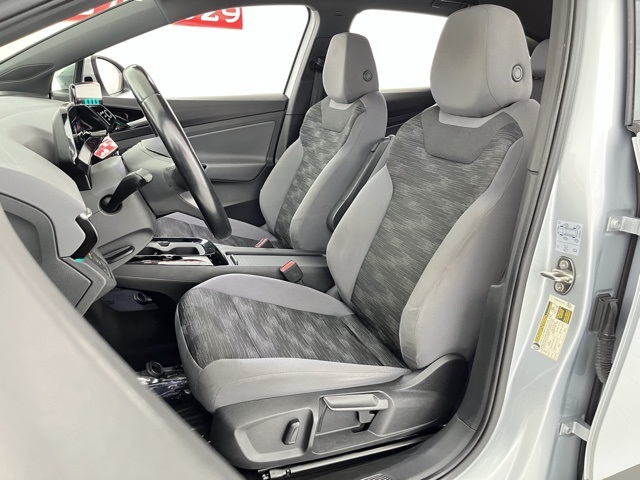 Vehicle image 27 of 95