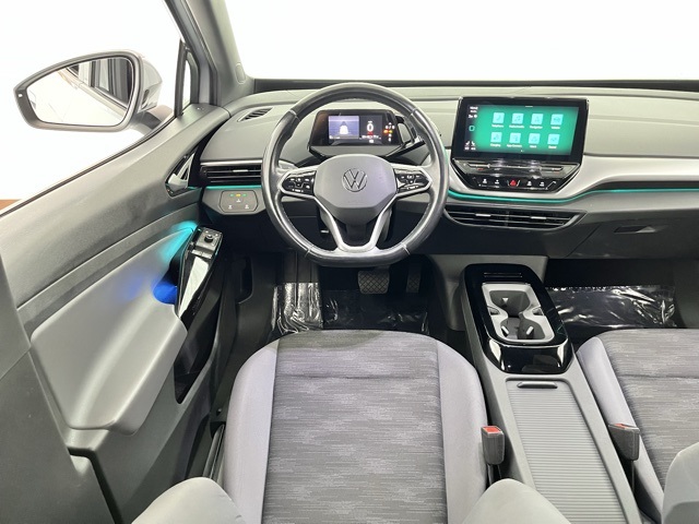 Vehicle image 32 of 95