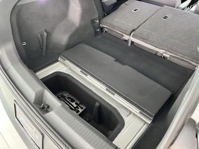 Vehicle image 23 of 95