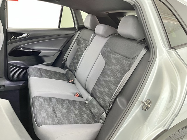 Vehicle image 26 of 95