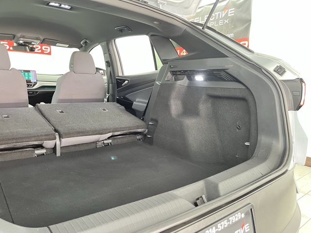 Vehicle image 21 of 95