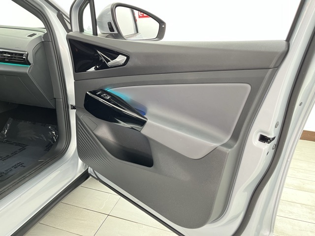 Vehicle image 65 of 95