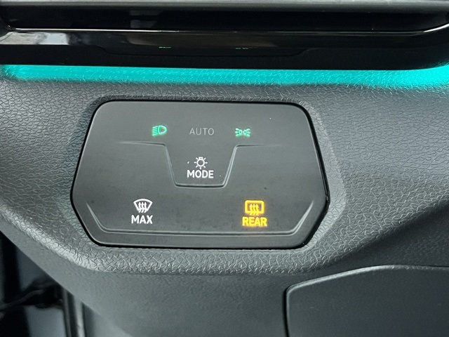 Vehicle image 66 of 95