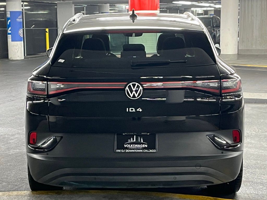 Vehicle image 9 of 41