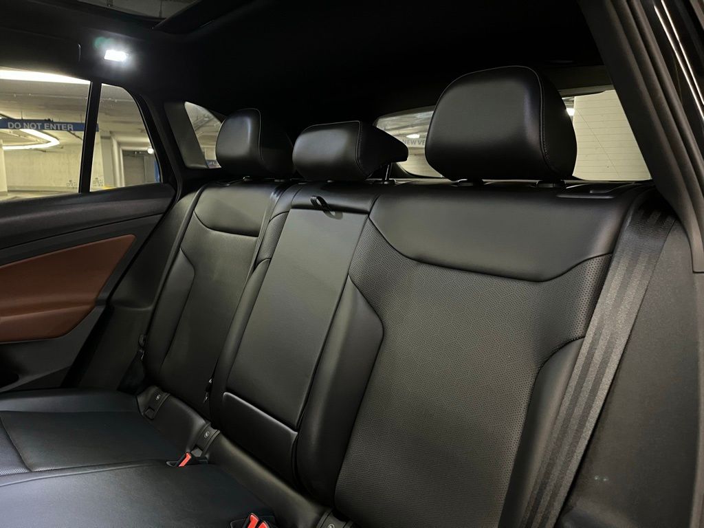 Vehicle image 15 of 41