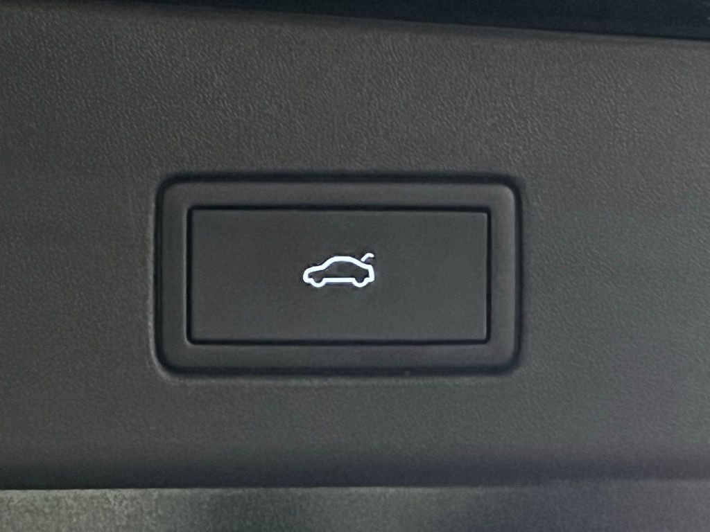 Vehicle image 31 of 41