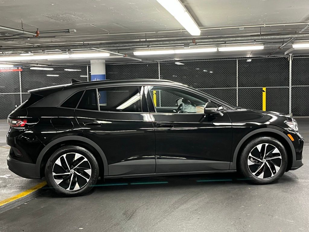 Vehicle image 7 of 41