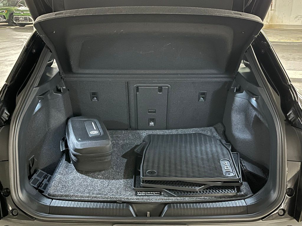 Vehicle image 13 of 41