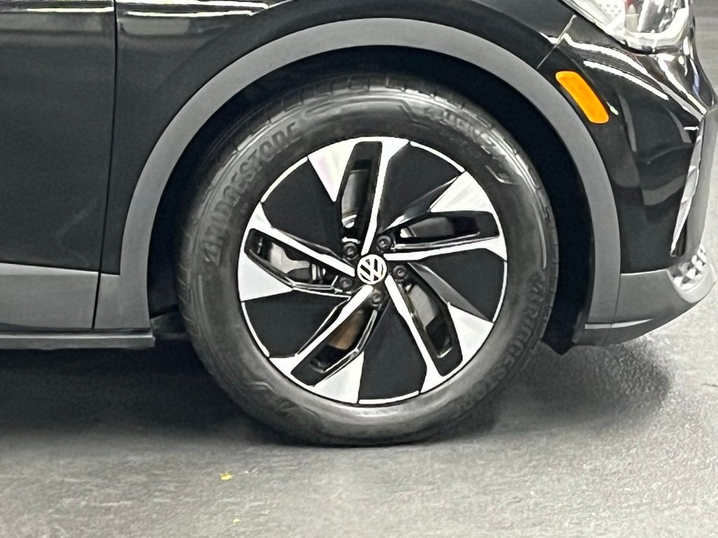 Vehicle image 11 of 41