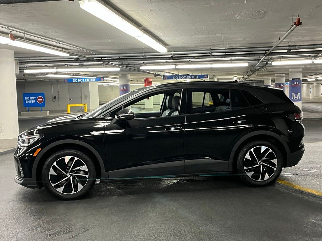 Vehicle image 2 of 41