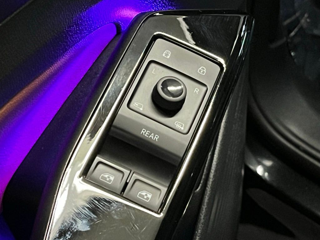 Vehicle image 40 of 41