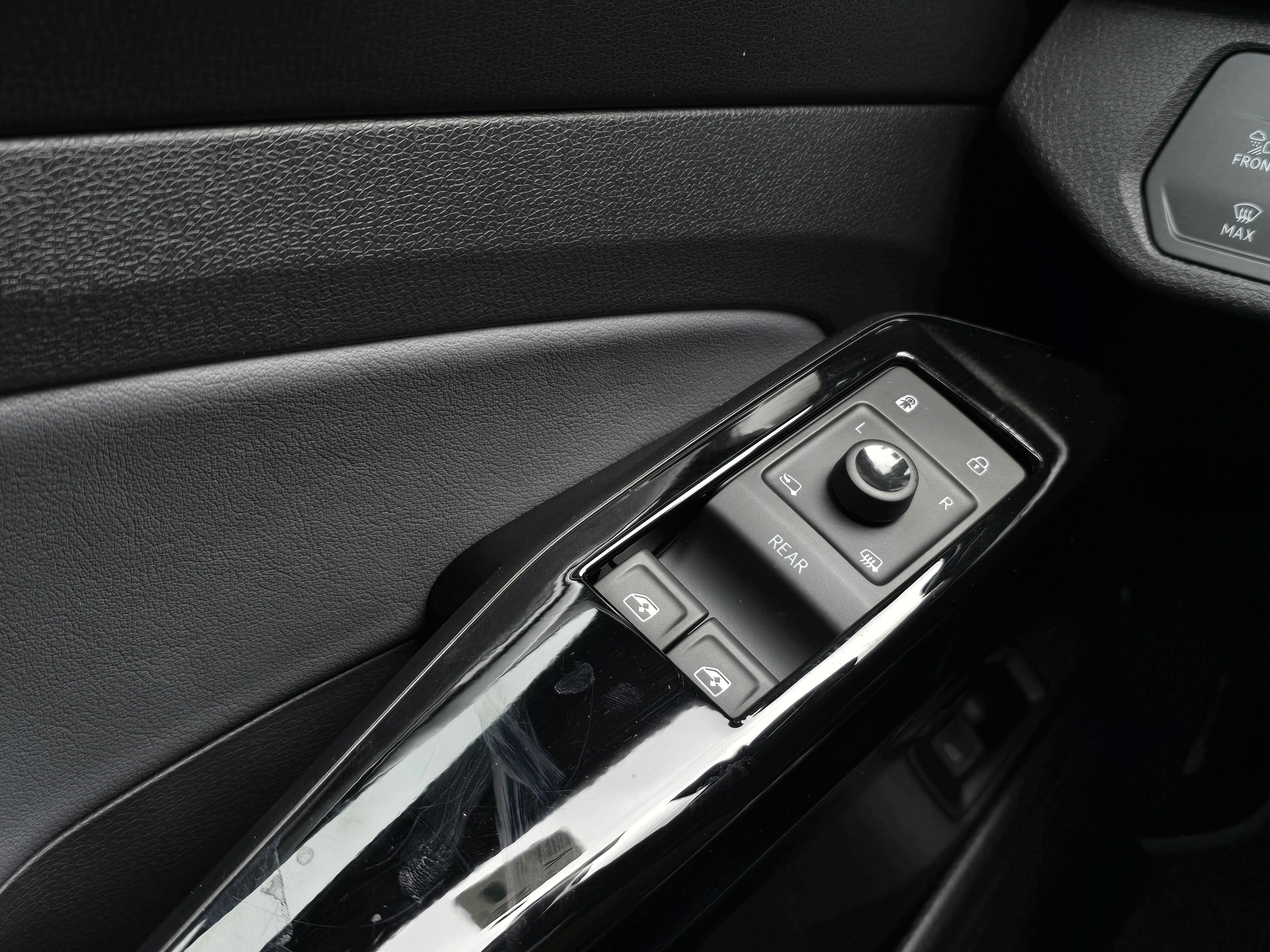 2021 Volkswagen ID.4 Pro S Image 30 of 36
