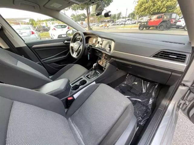 Vehicle image 33 of 55