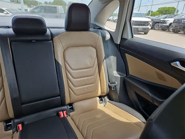 Vehicle image 12 of 32