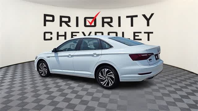 Vehicle image 8 of 32