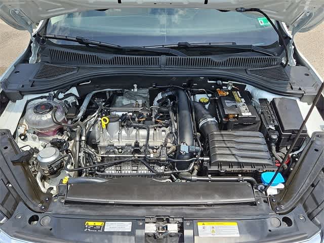 Vehicle image 27 of 32