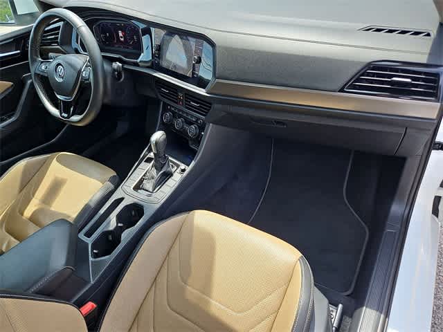 Vehicle image 26 of 32