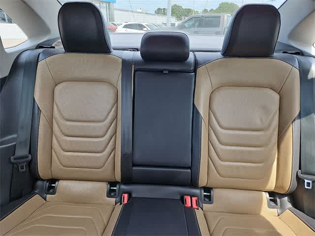 Vehicle image 11 of 32
