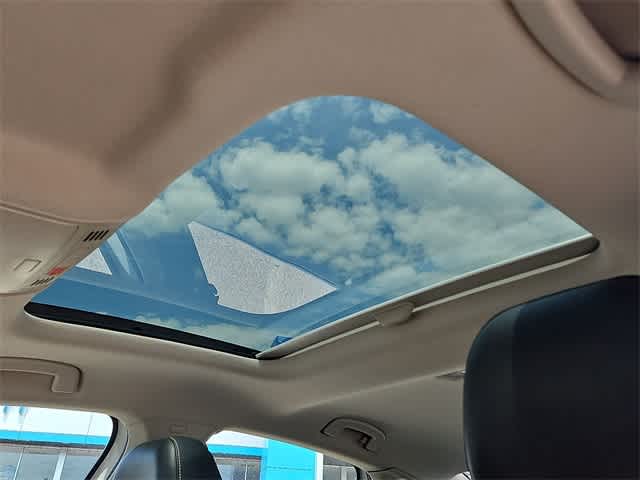 Vehicle image 22 of 32