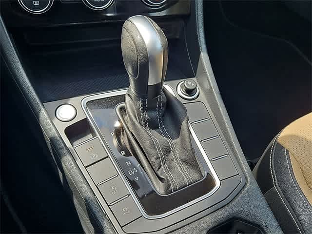 Vehicle image 19 of 32