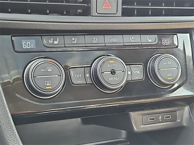 Vehicle image 21 of 32