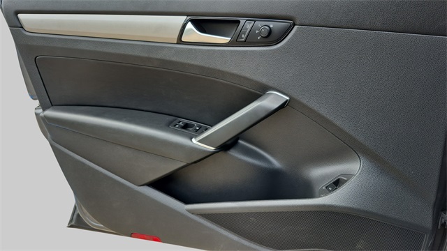 2021 Volkswagen Passat 2.0T SE Image 19 of 31