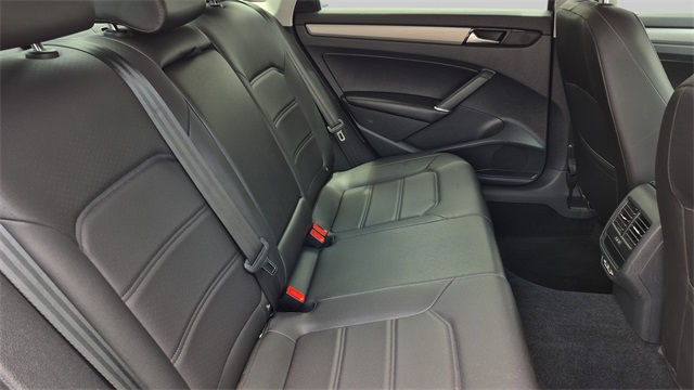 2021 Volkswagen Passat 2.0T SE Image 10 of 31