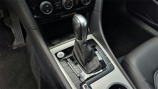2021 Volkswagen Passat 2.0T SE Image 18 of 31