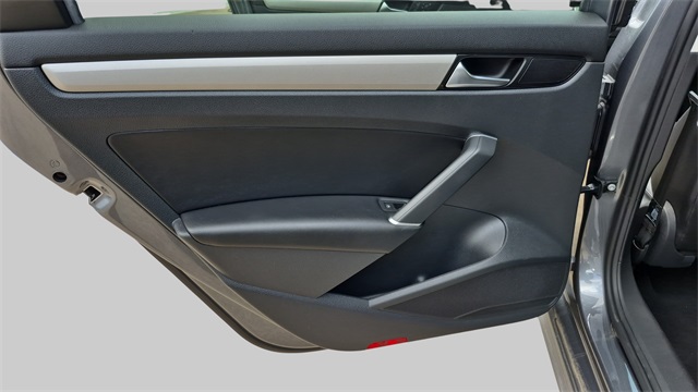 2021 Volkswagen Passat 2.0T SE Image 21 of 31