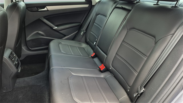 2021 Volkswagen Passat 2.0T SE Image 12 of 31