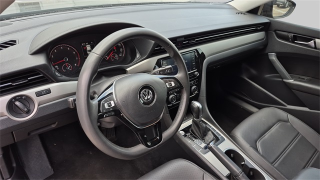 2021 Volkswagen Passat 2.0T SE Image 14 of 31