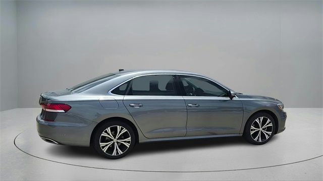 2021 Volkswagen Passat 2.0T SE Image 4 of 31