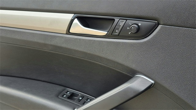 2021 Volkswagen Passat 2.0T SE Image 23 of 31