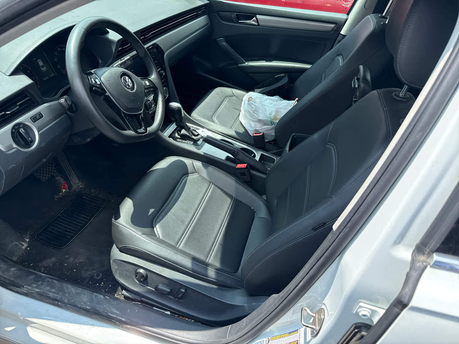 2021 Volkswagen Passat 2.0T SE Image 4 of 5