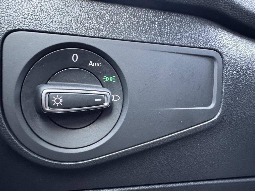 Vehicle image 33 of 41