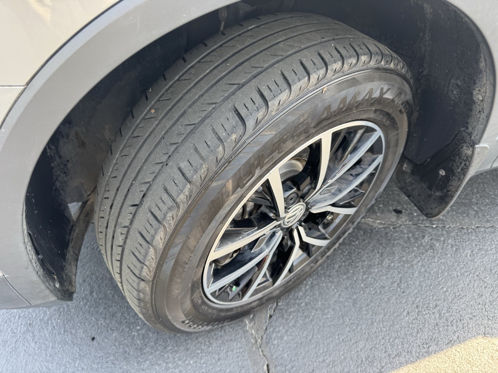 Vehicle image 18 of 41
